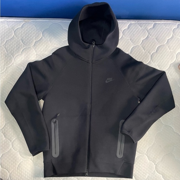 Nike techMBlack
